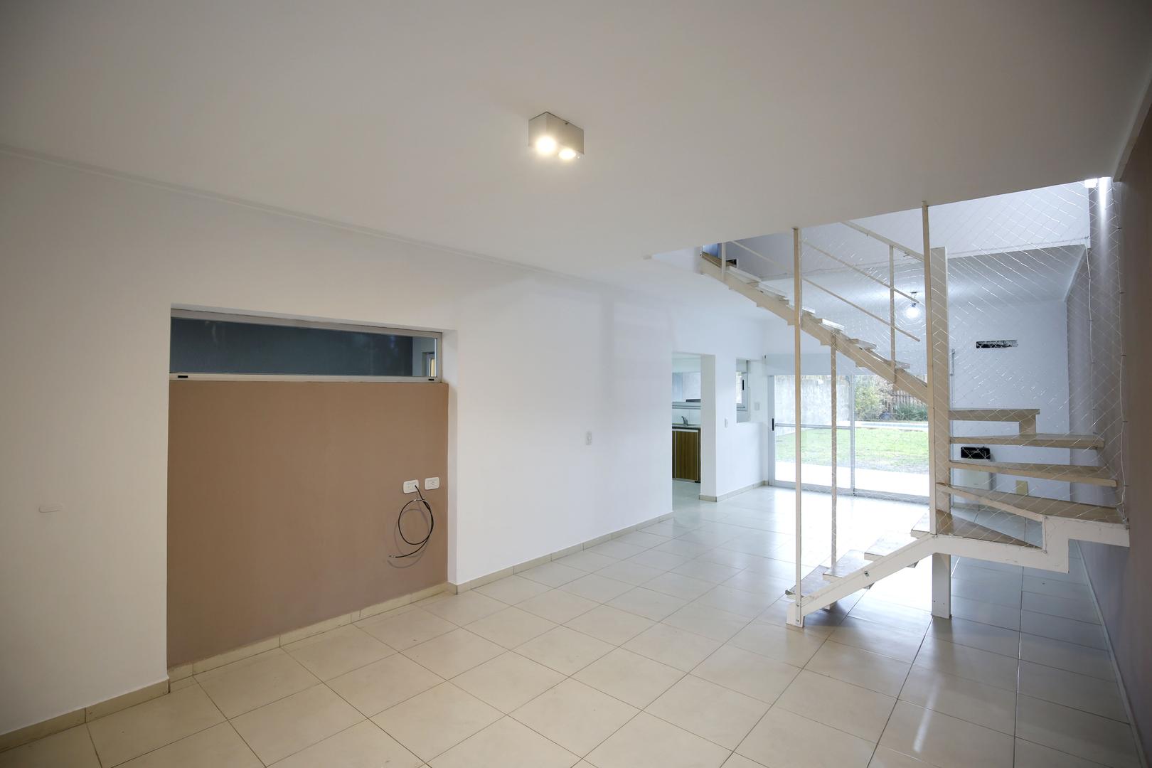Casa en Alquiler con 1 cochera