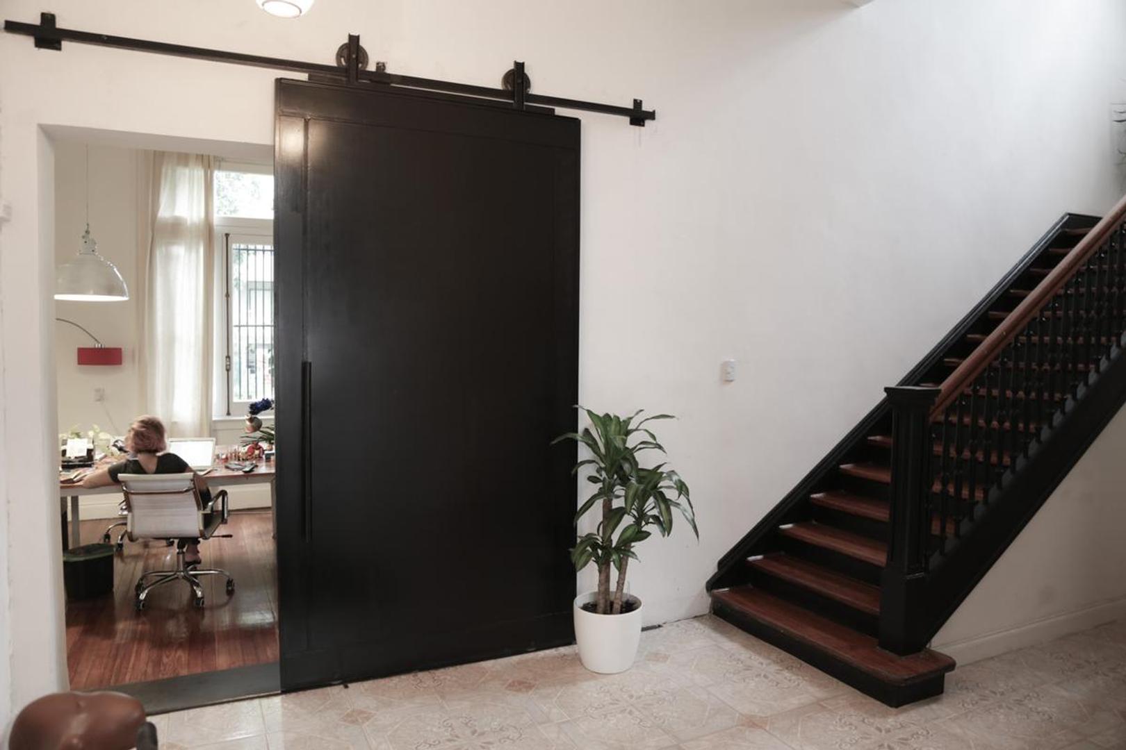 Casa en Alquiler con 4 cocheras