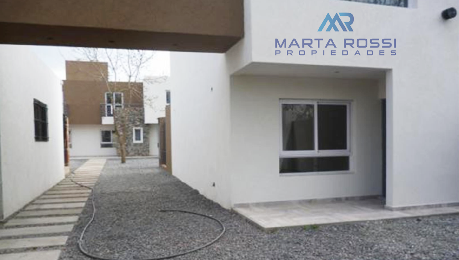 Casa 3 ambientes con 2 baños