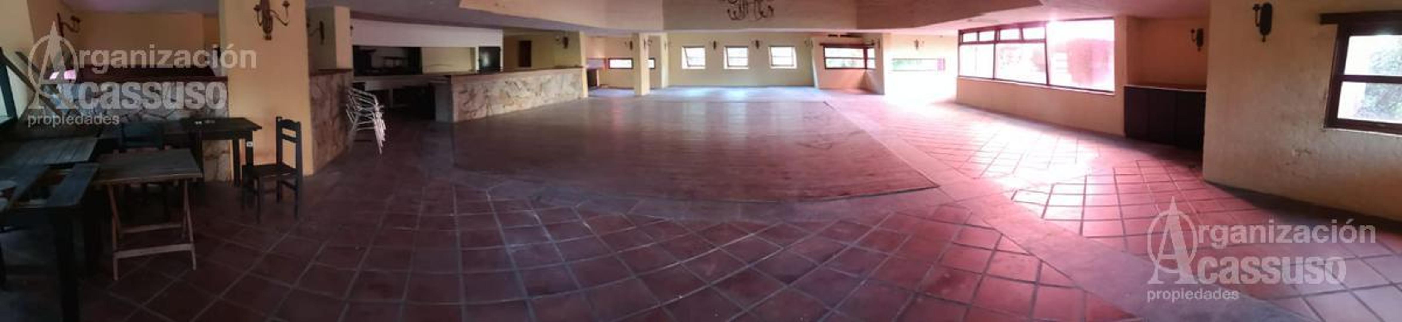 Local comercial sobre Avenida - Punta del Este