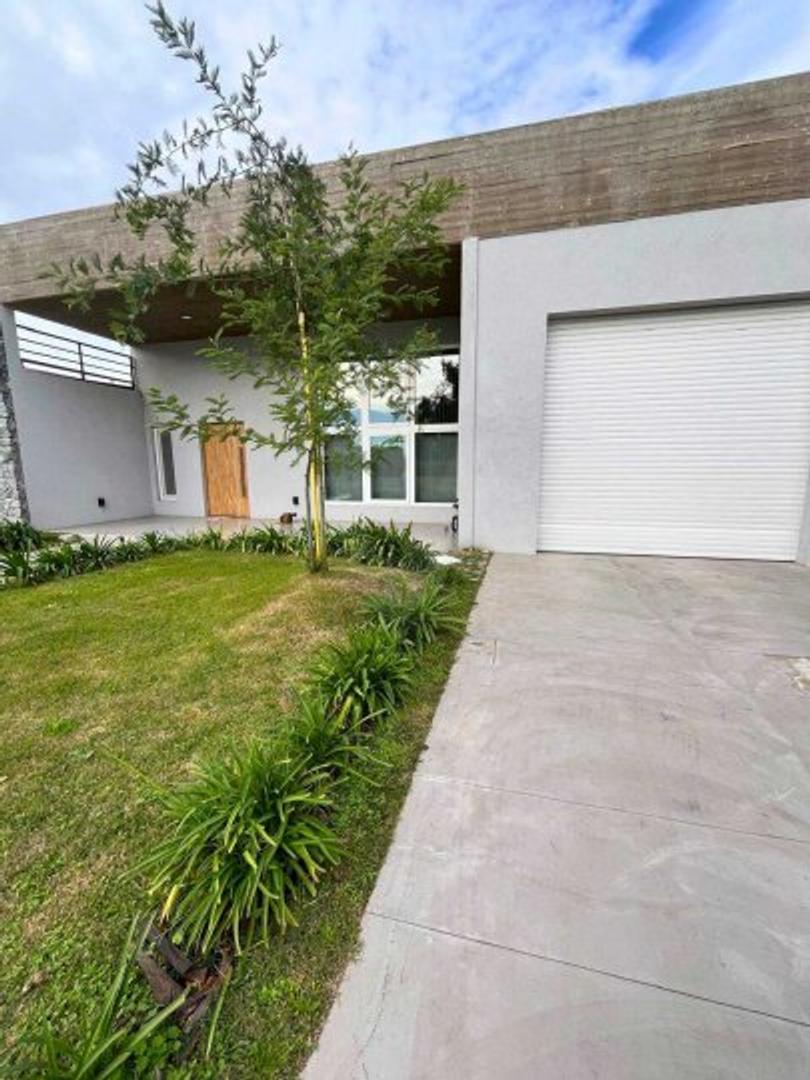 Casa en venta: 4 ambientes en el barrio Area de 60