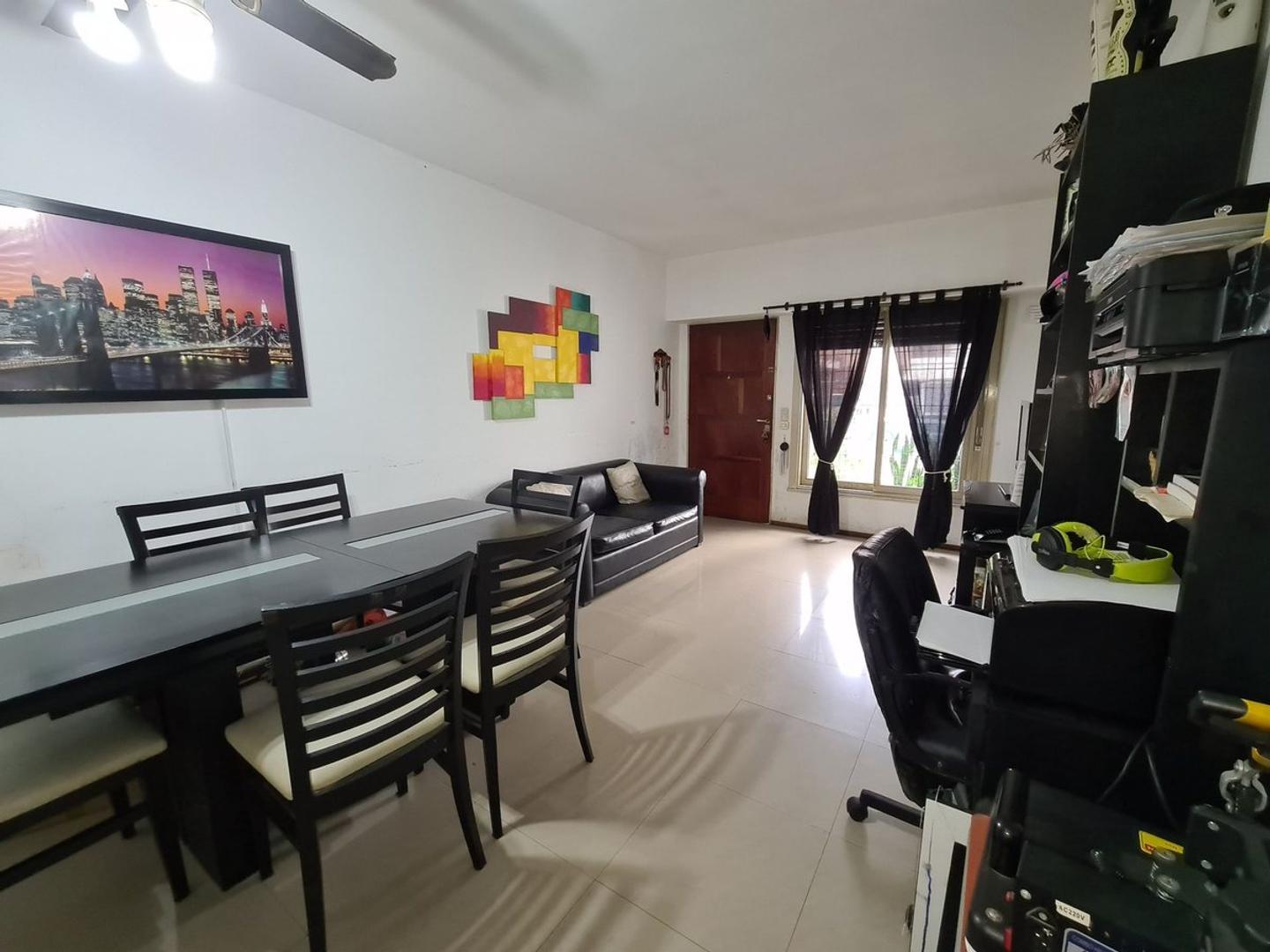 Venta duplex 3 ambientes con jardín Olivos