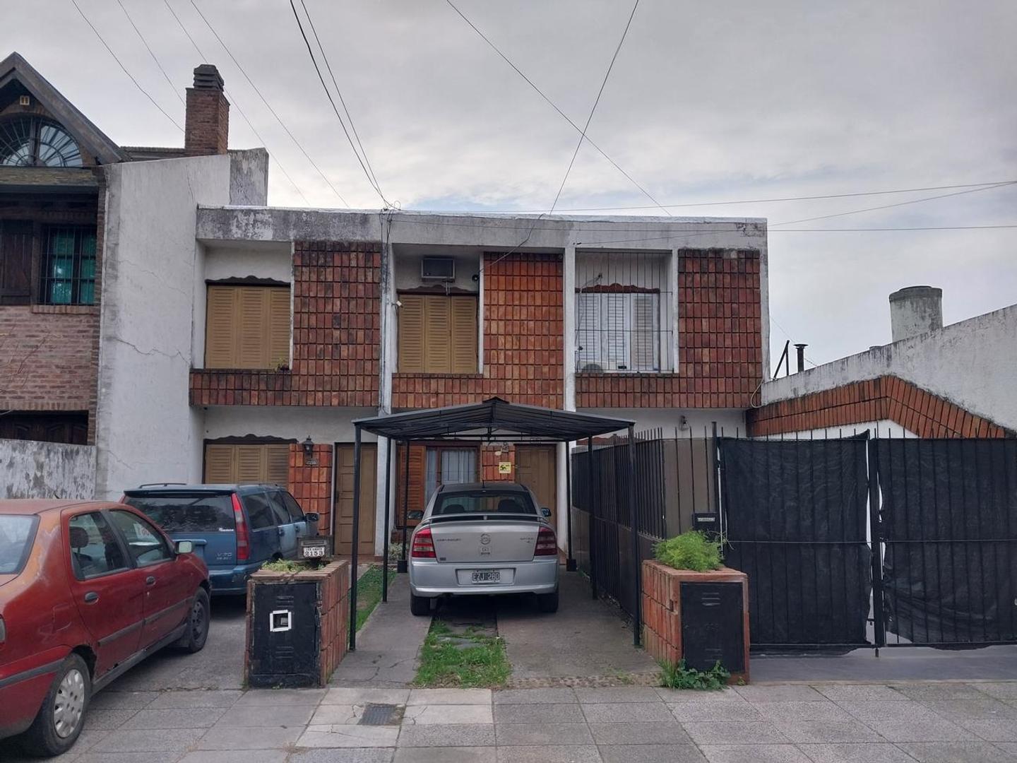 Duplex de cuatro ambientes en venta en Haedo Norte