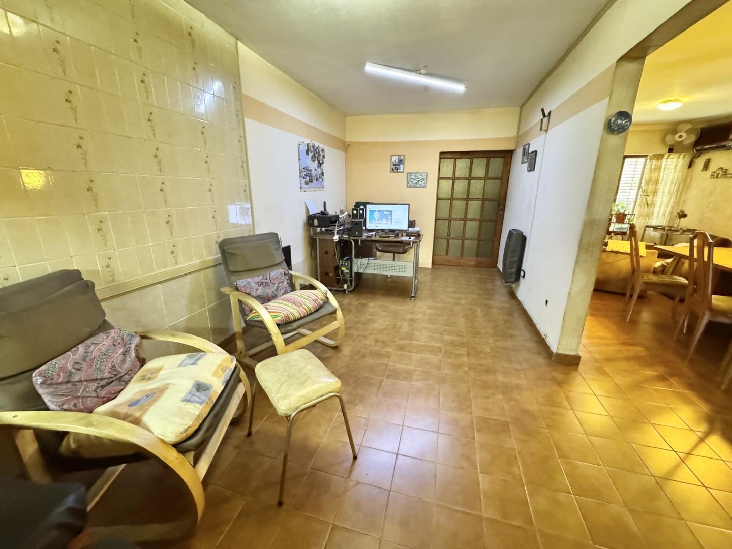 Casa 4 ambientes con 2 baños