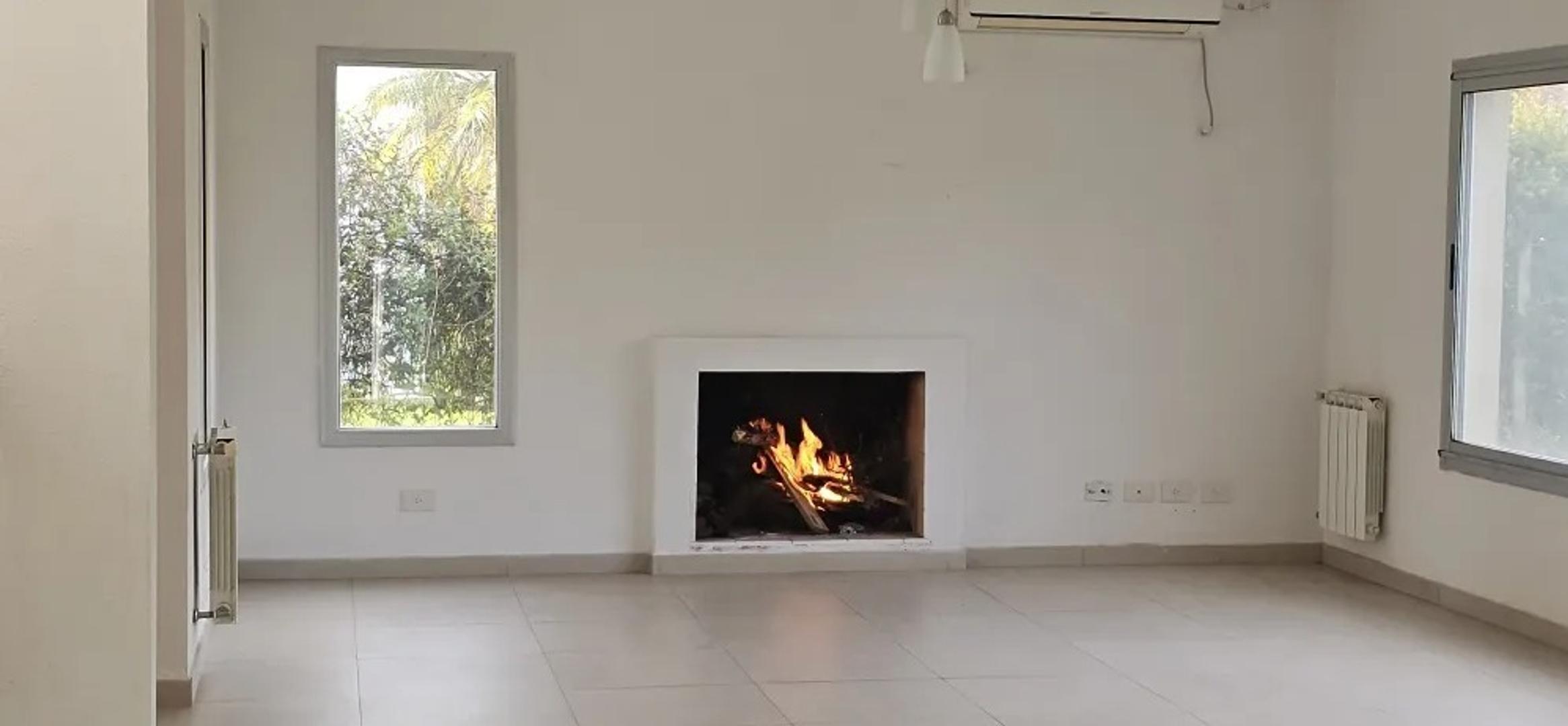 Casa 5 ambientes con 4 baños