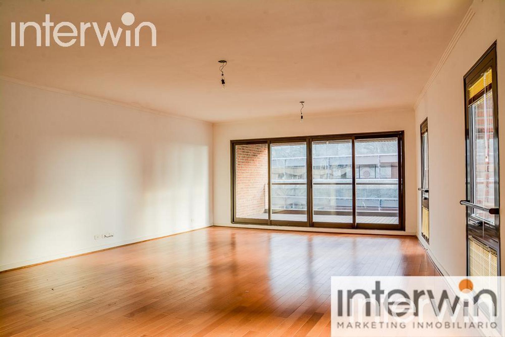 Venta 2 ambientes, muy luminoso, Cochera fija y baulera. Amenities