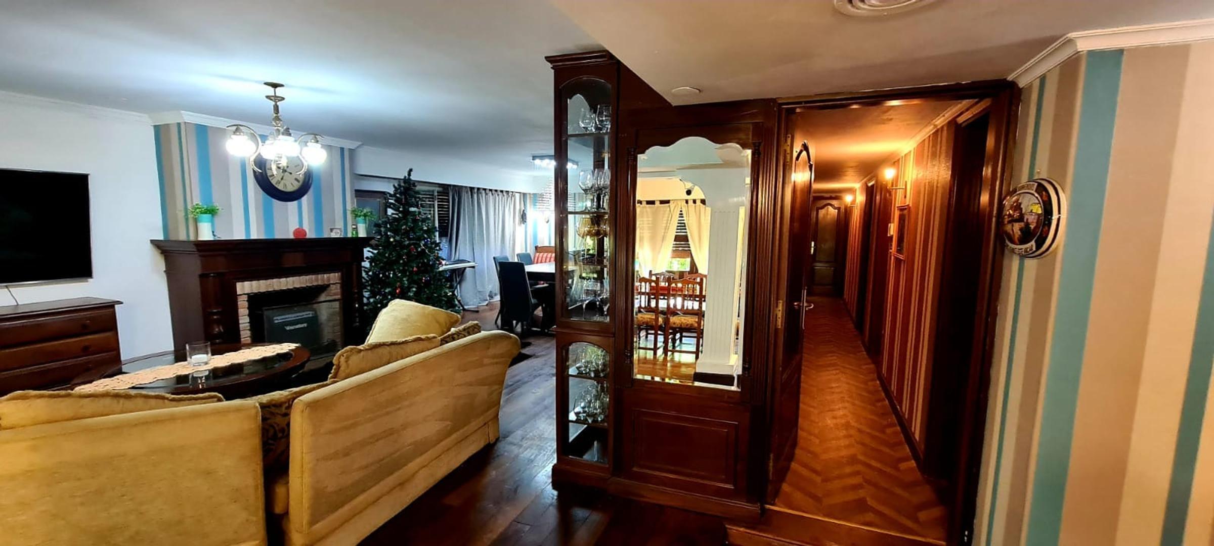 Casa 5 ambientes con 3 baños