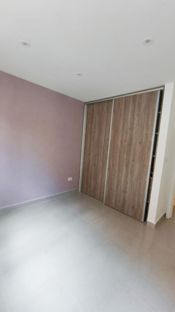 Depto Tipo Casa en Alquiler con 1 cocheras