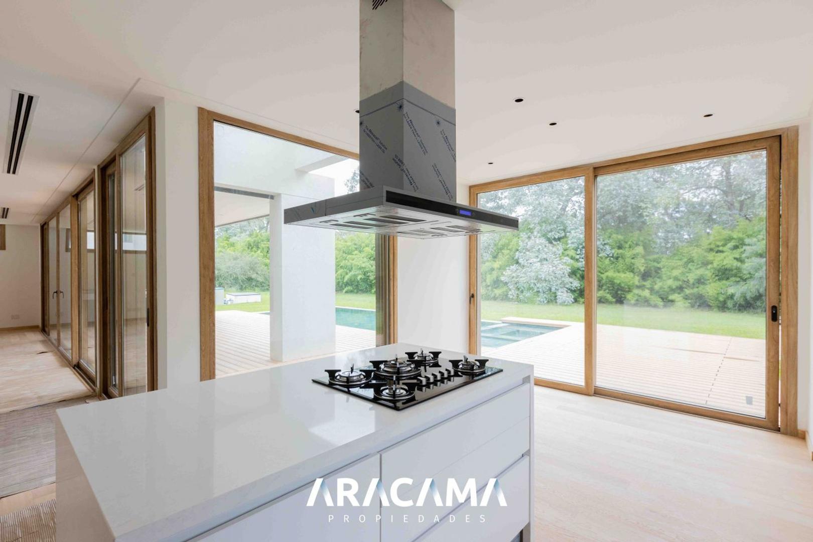 Casa 6 ambientes con 4 baños