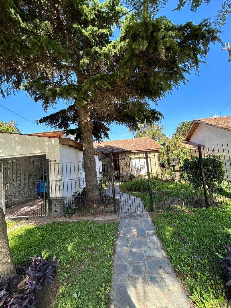 CASA 3 AMBIENTES CON QUINCHO Y COCHERA