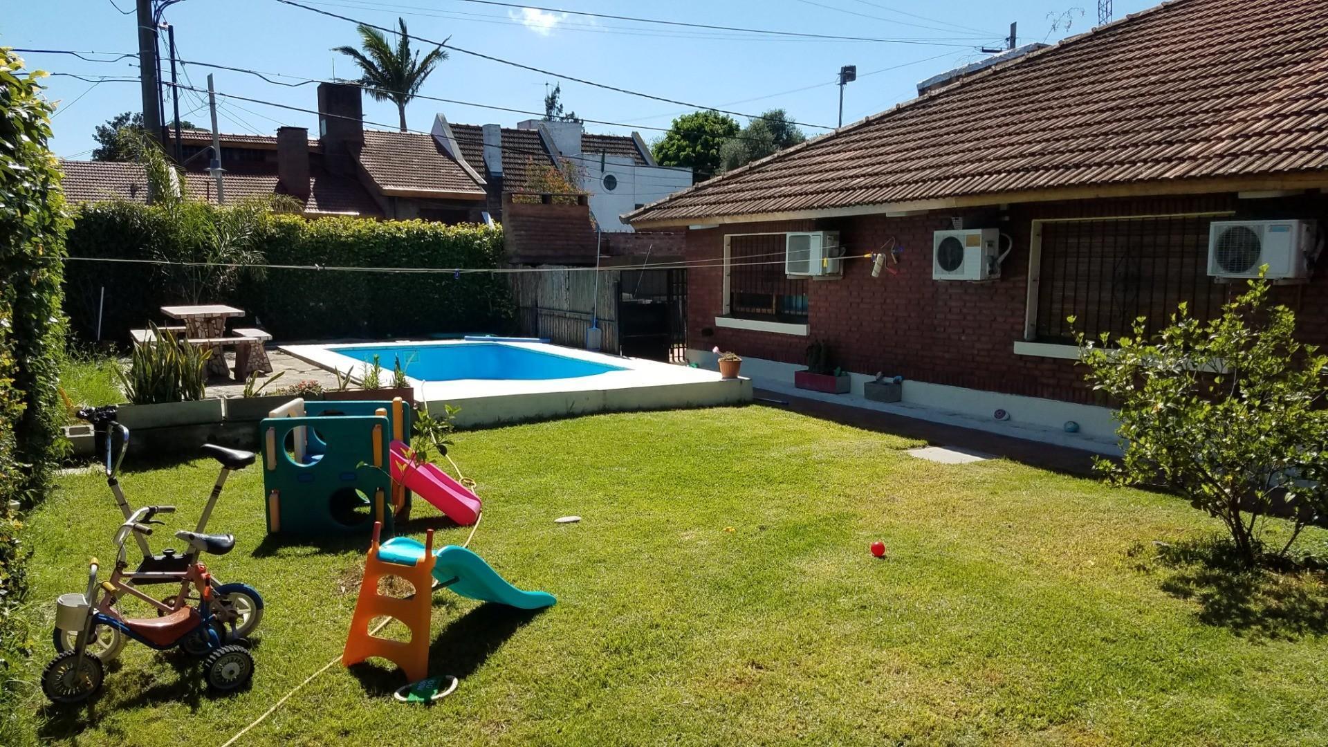 Casa 5 ambientes con 2 baños