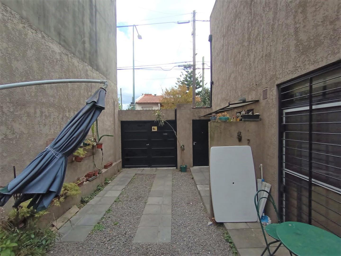 Casa en Alquiler con 1 cochera