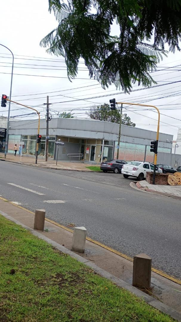 Avenida Juan Manuel De Rosas 500