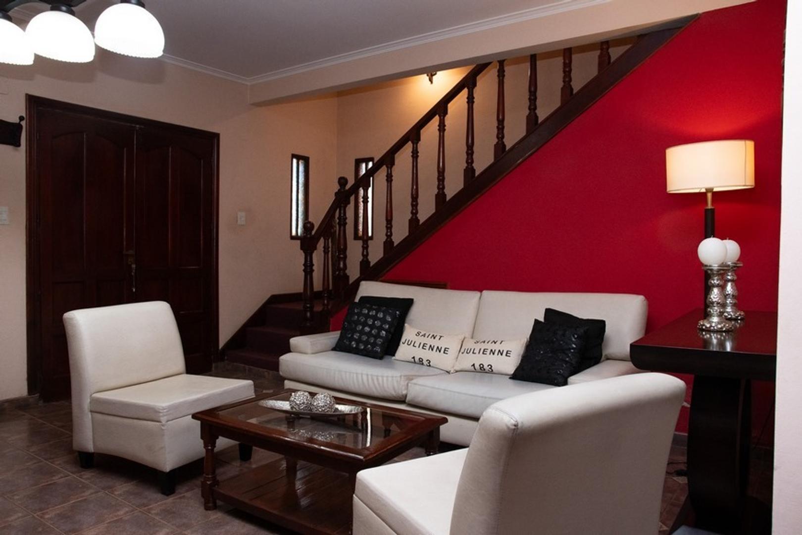 Casa 4 ambientes con 2 baños