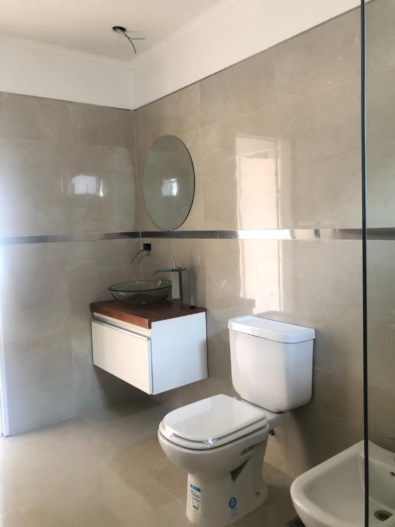 Depto Tipo Casa en Venta con 1 cocheras