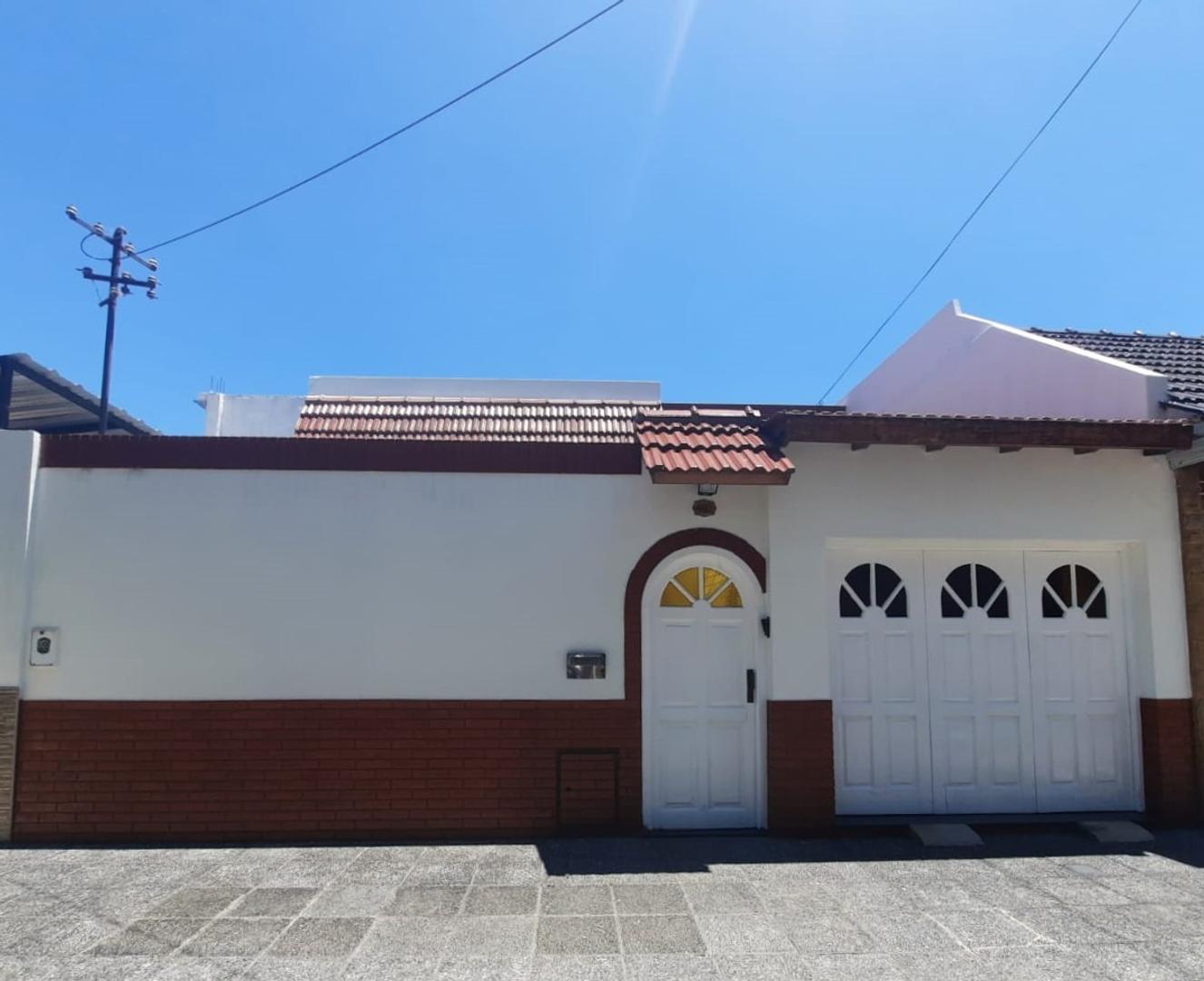 Casa en Lanùs. Con pileta