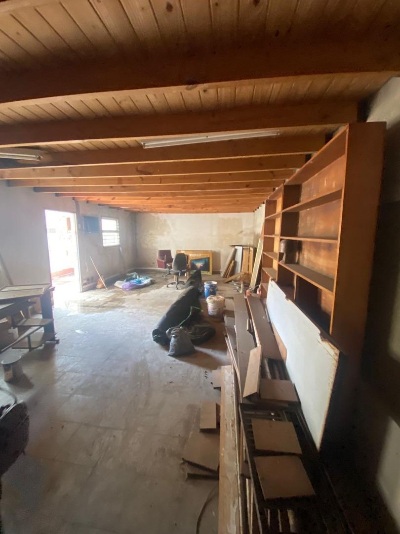 PISO DE OFICINAS O DEPARTAMENTO AMPLIO CON BALCON Y TERRAZA