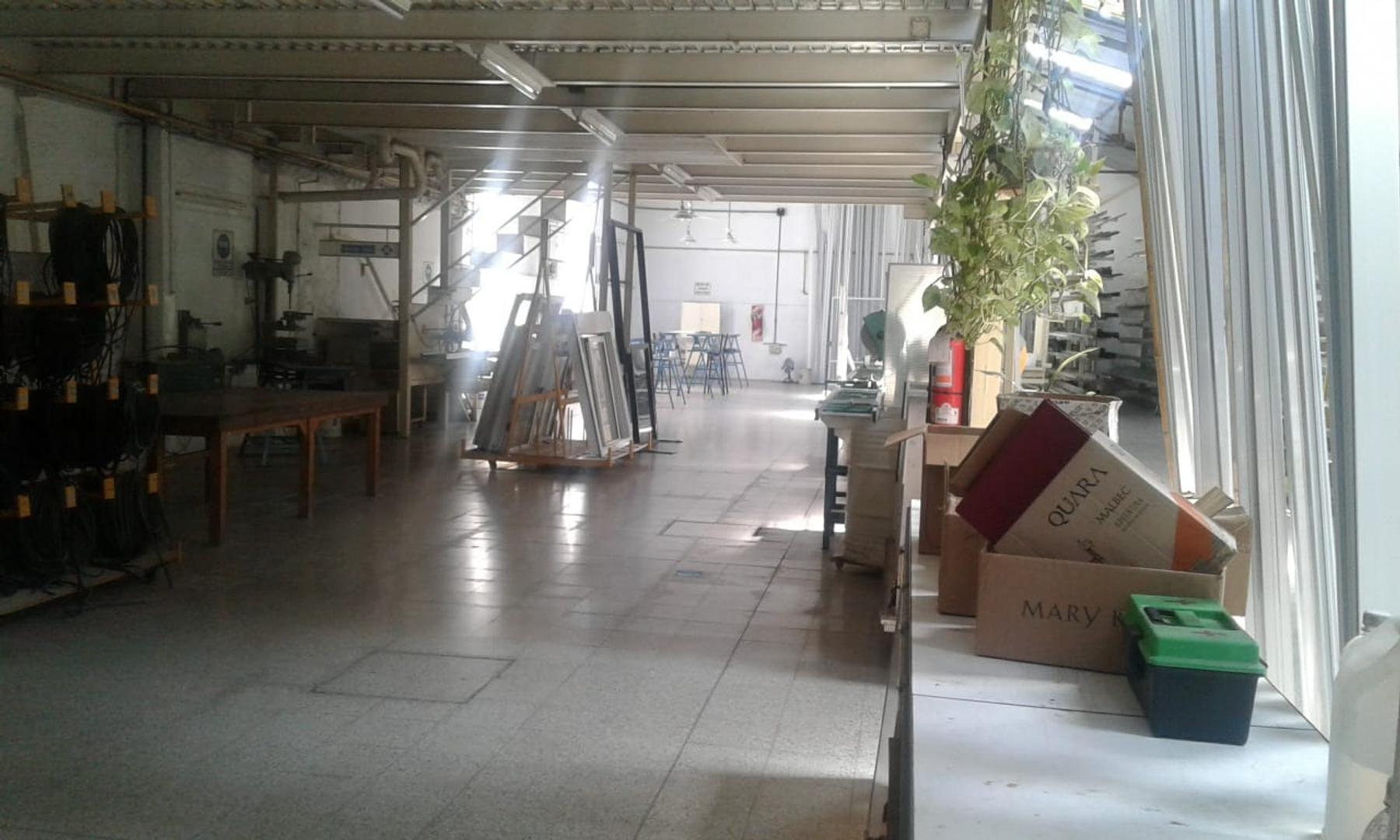 B° Pueyrredón P. Luis Monti 2400 Galpón + oficinas Rec menor