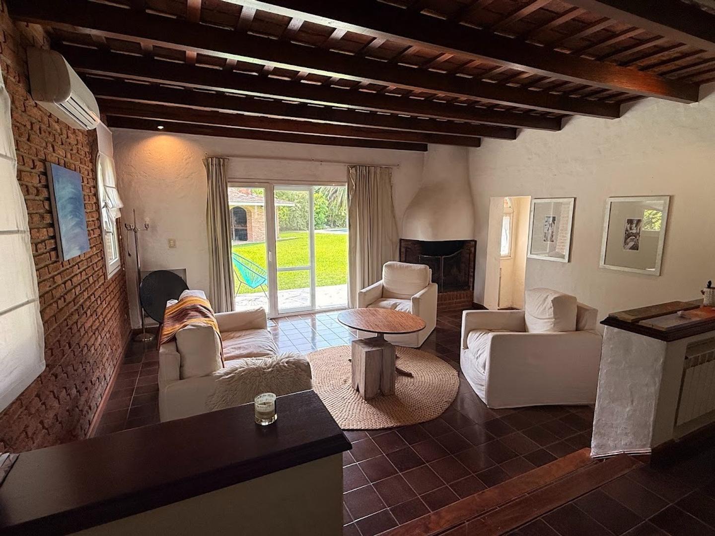 Casa 4 ambientes con 4 baños