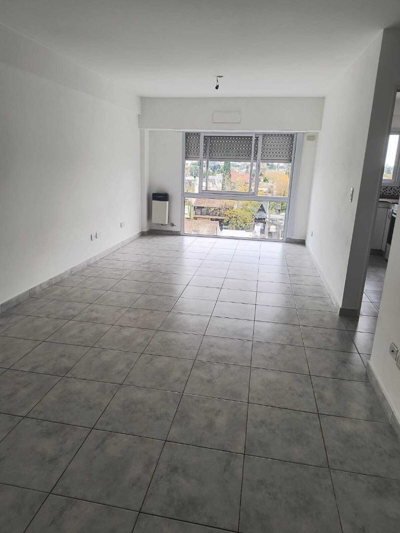 2 Rivadavia 15700, Piso 5