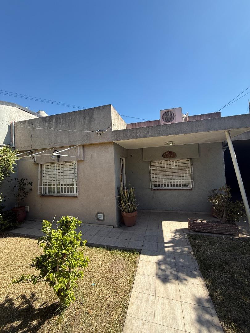 VENTA CASA 2 DORMITORIOS MERLO