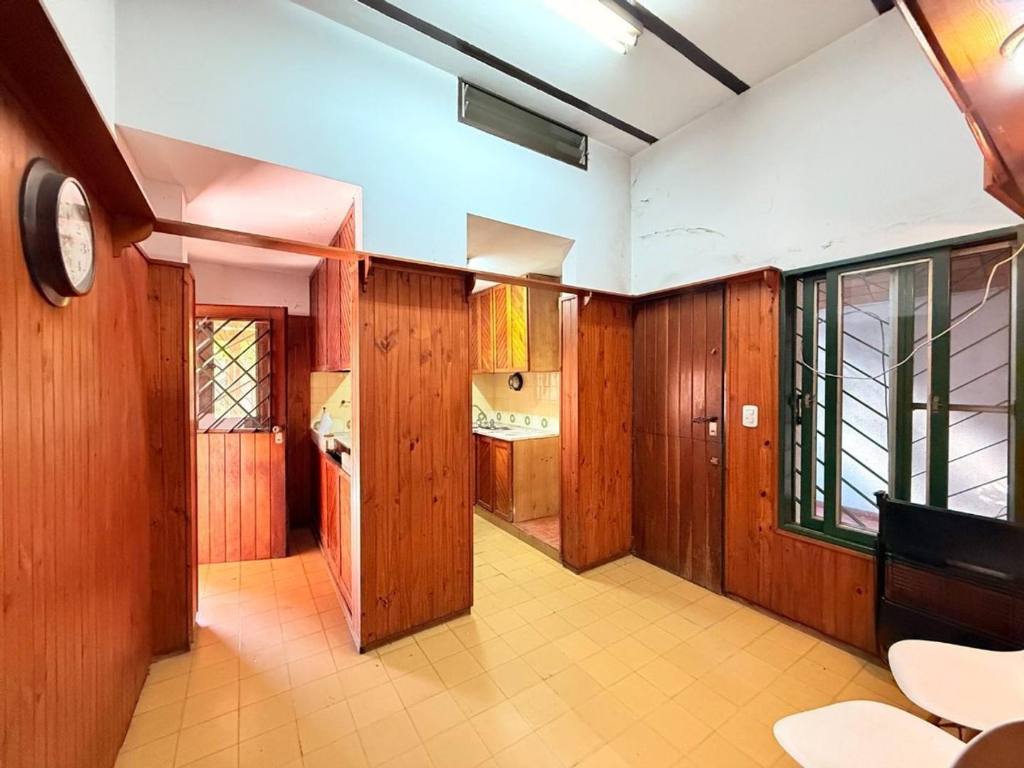 Casa 4 ambientes con 2 baños