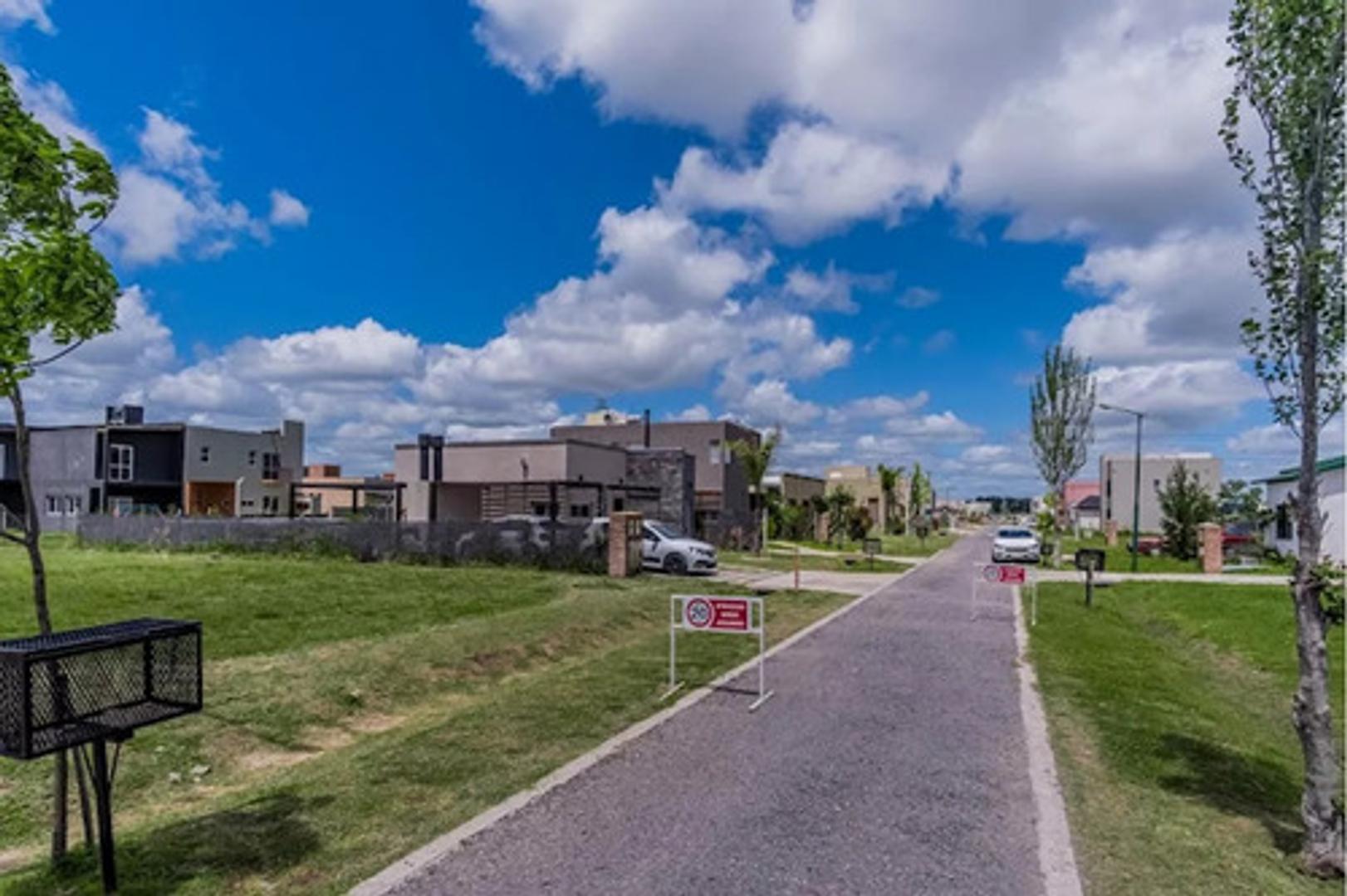 Venta Lote En Barrio Privado  Laguna Azul - Carlos Spegazzin