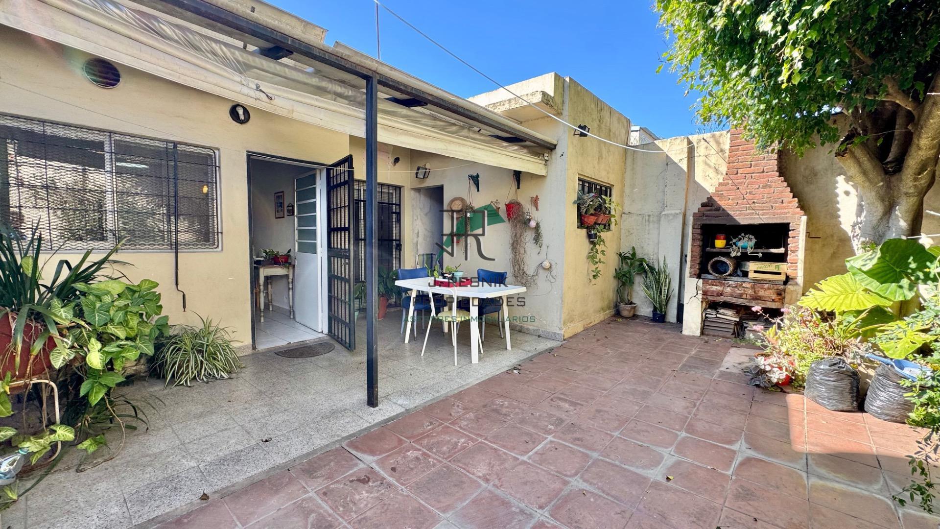 Depto Tipo Casa en Venta con 1 cocheras
