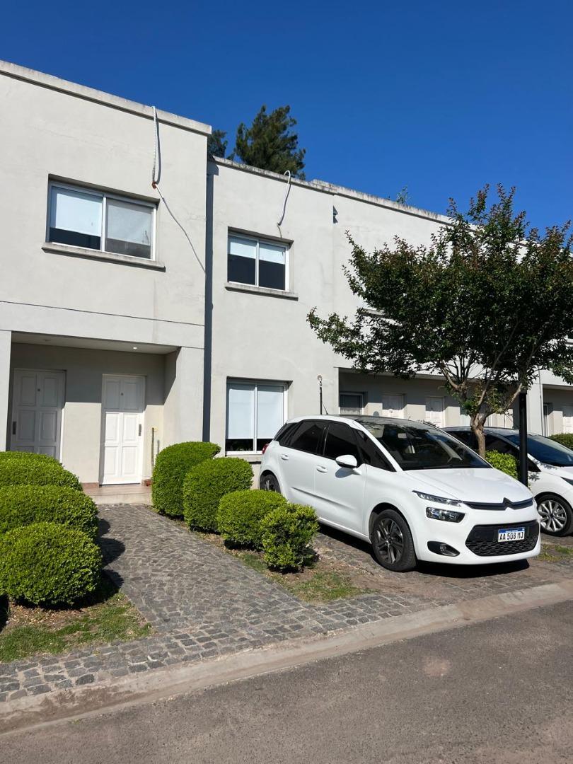 Duplex  VENTA CON JARDIN PROPIO  PELLEGRINI VILLAGE