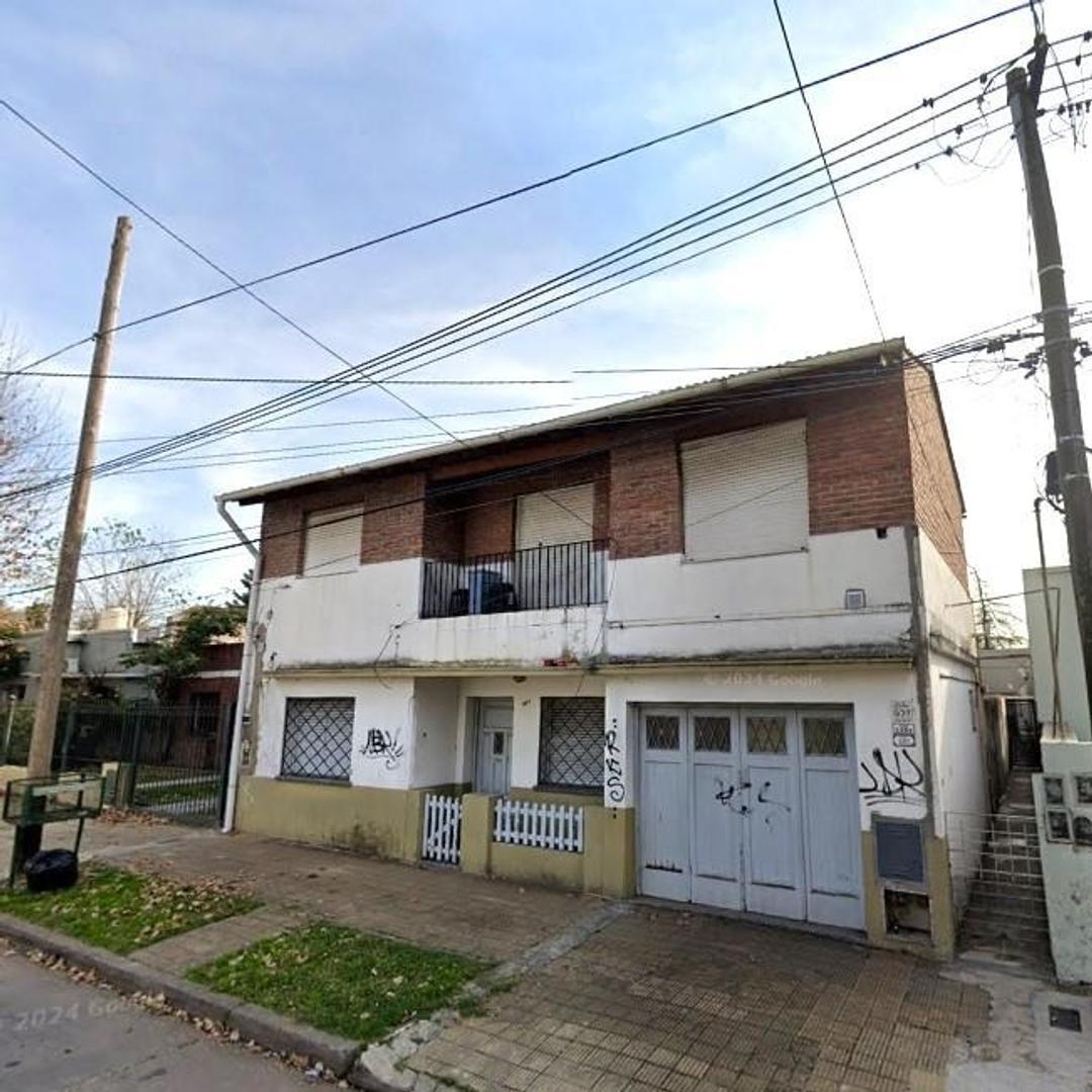 ph 1° piso xescalera  1ambiente con dos patios t /75 m2