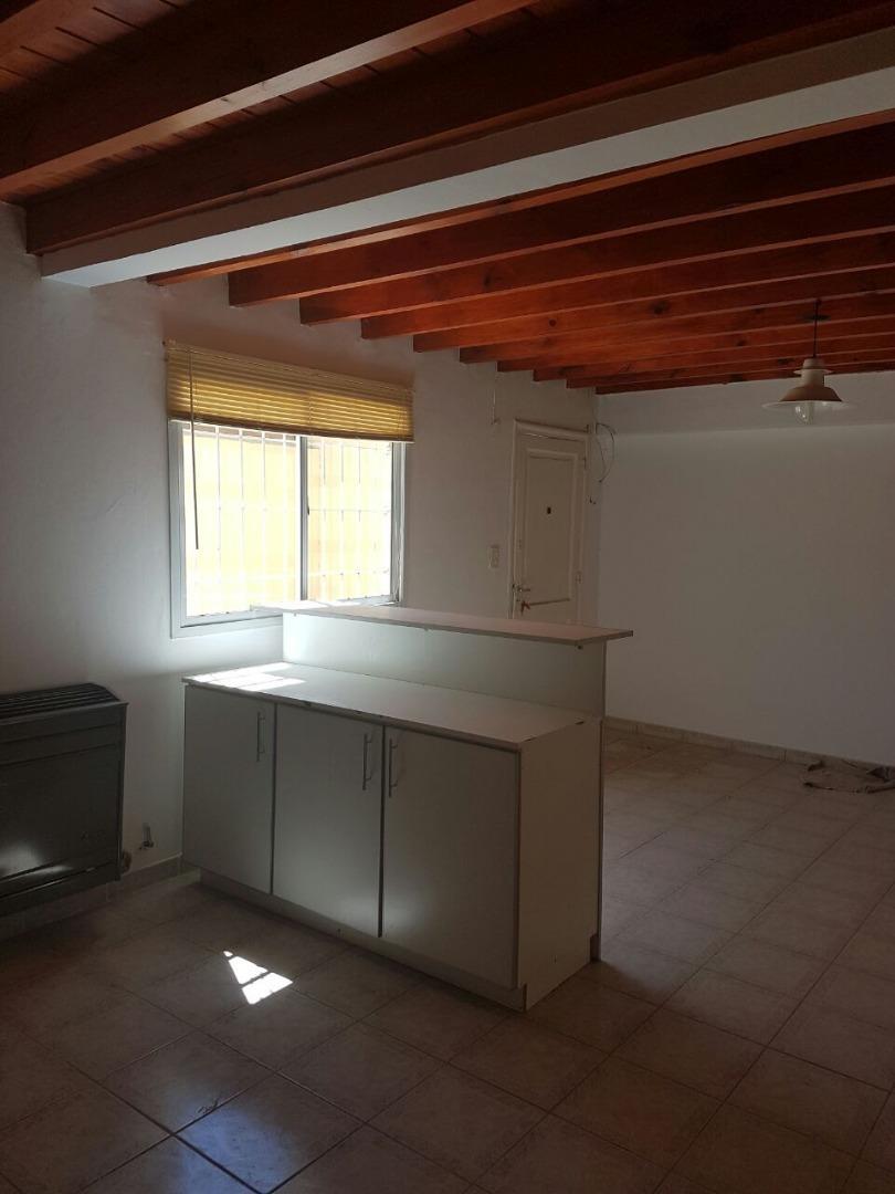 Depto Tipo Casa 2 ambientes con 1 baño