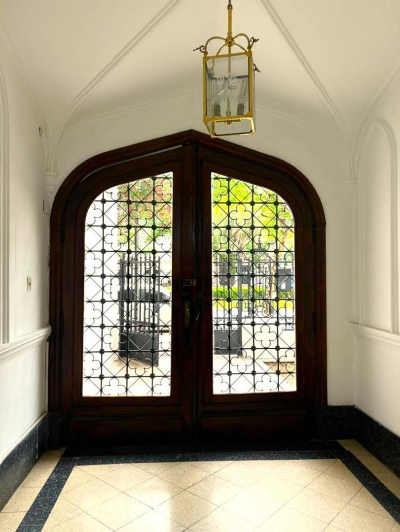 Casa 9 ambientes con 3 baños