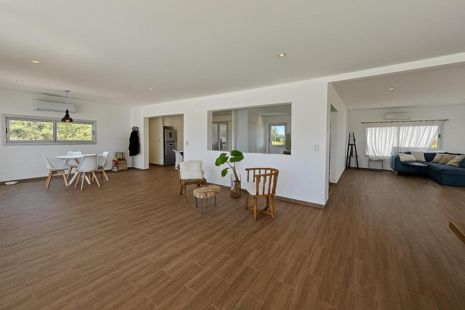 Casa 5 ambientes con 4 baños