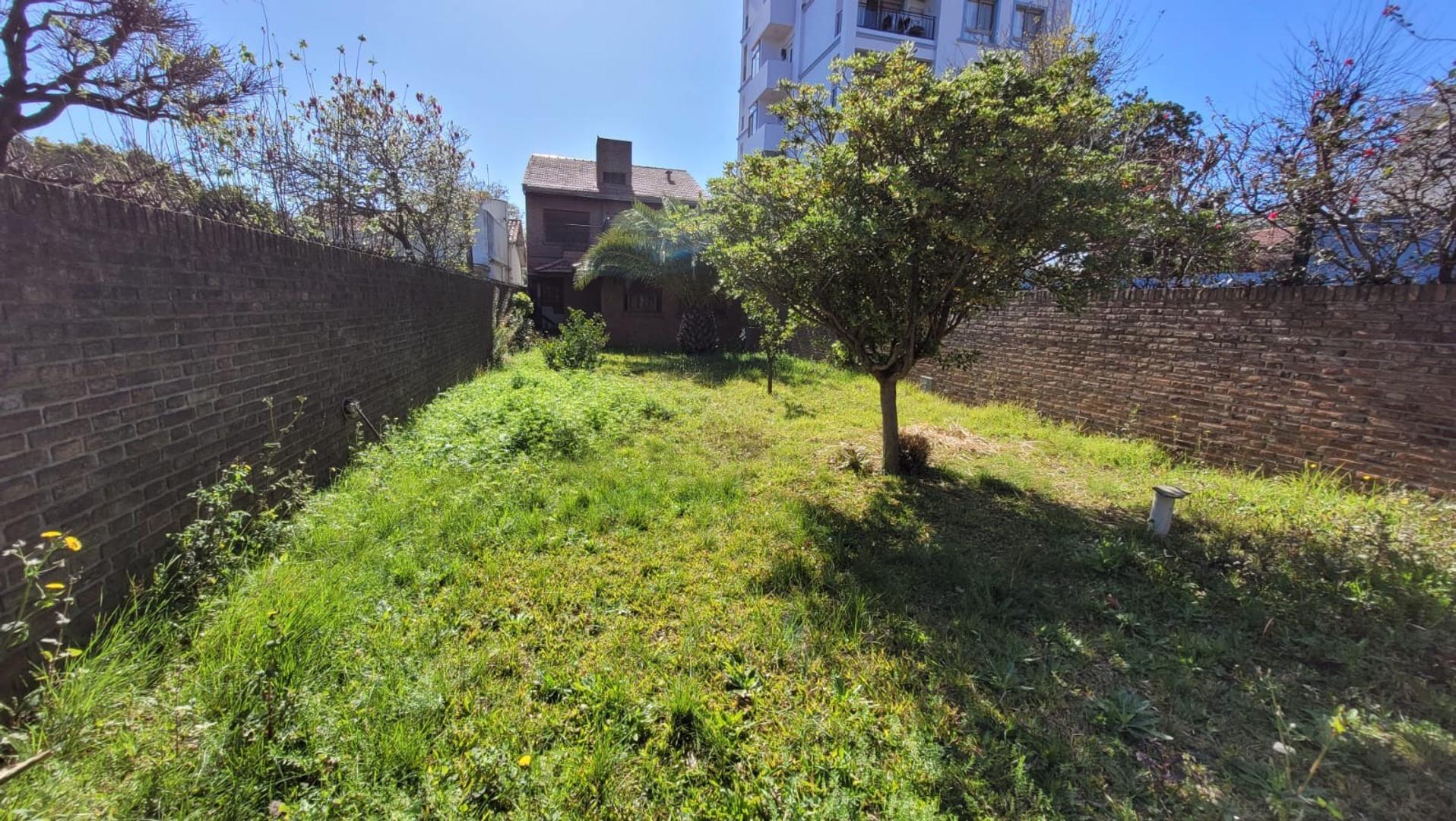 V BALLESTER CENTRO CHALET 4 AMB LOTE 7,5x50m, GARAGE,QUINCHO