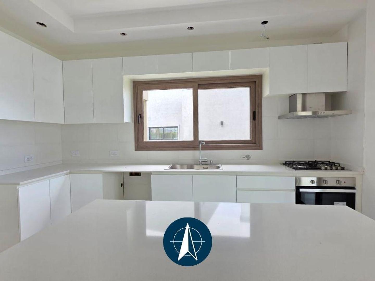 Casa en Venta con 6 cocheras