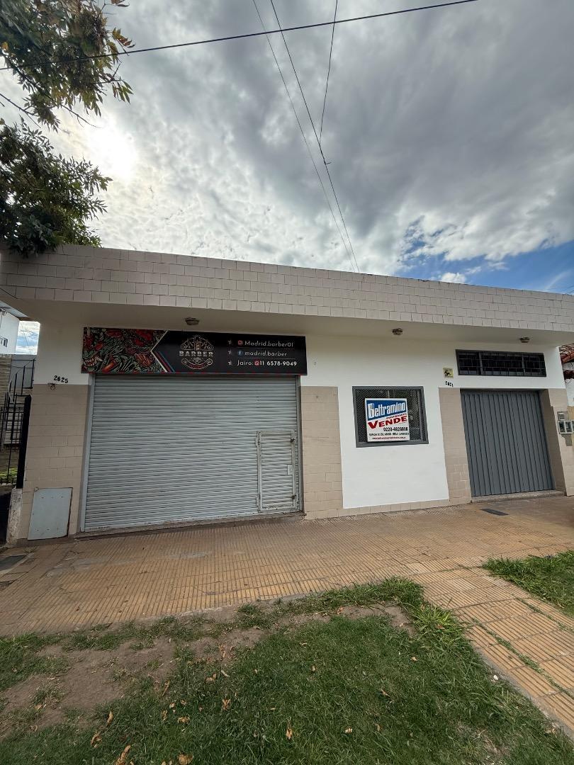 VENTA CASA 3 DORMITORIOS CON LOCAL MERLO