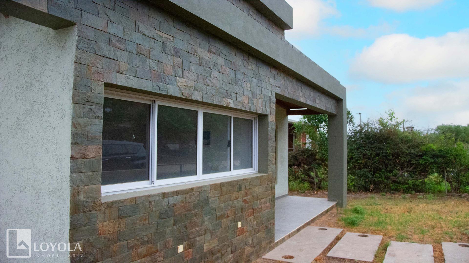 Casa 3 ambientes con 2 baños