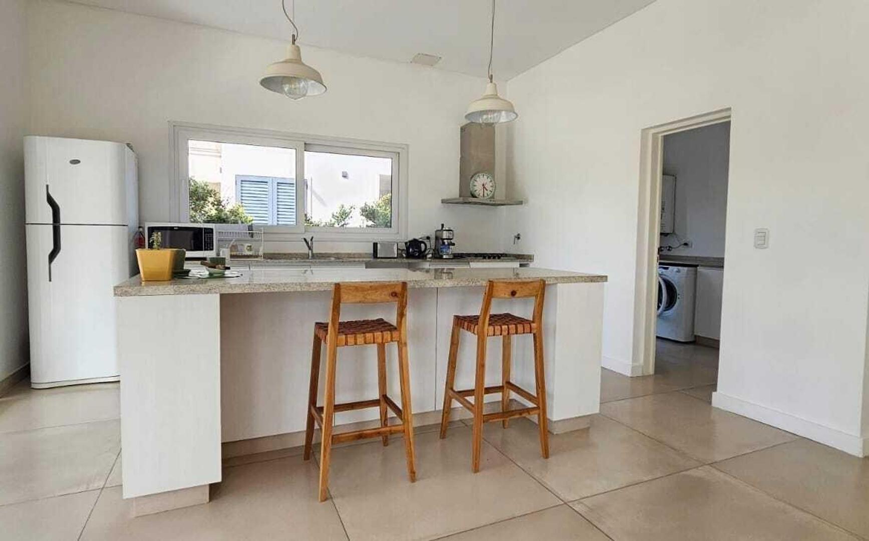 Casa 4 ambientes con 3 baños