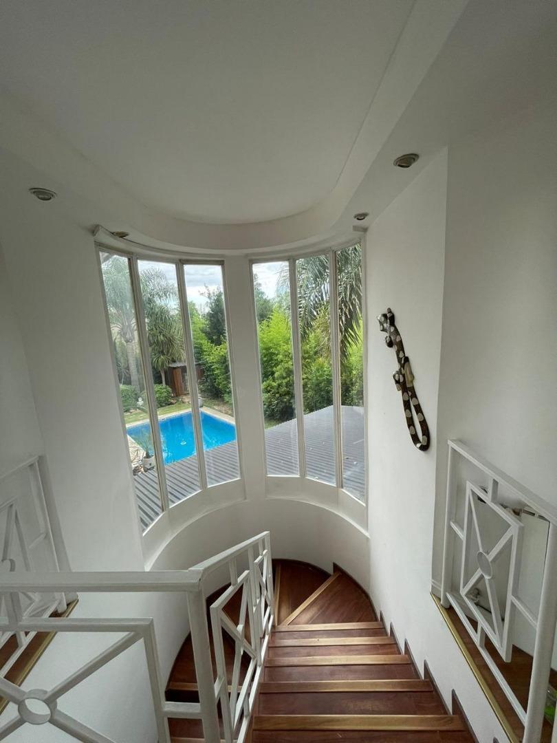 Casa 4 ambientes con 3 baños