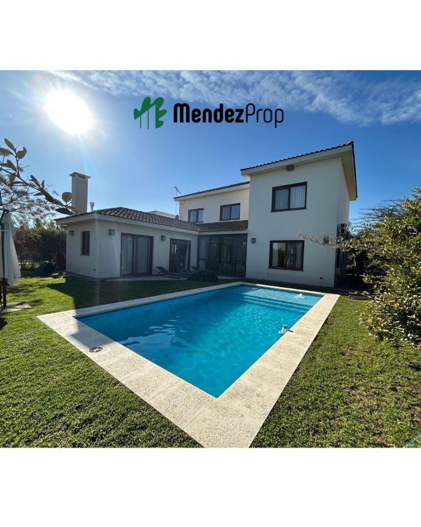 CASA EN VENTA - BARRIO EL REBENQUE