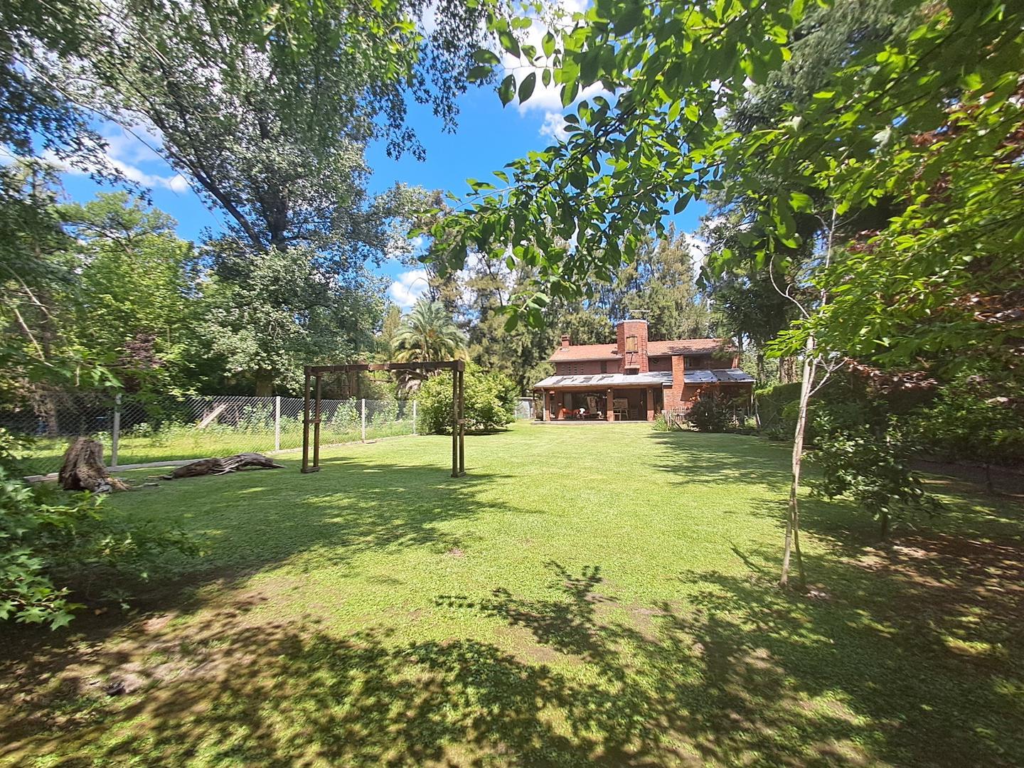 VENTA CASA 6 AMBINTES, HERMOSO PARQUE, DEL VISO PILAR