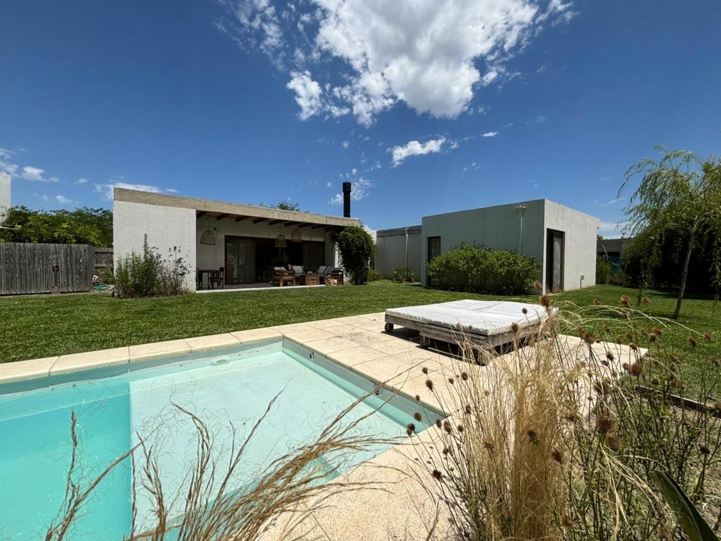 Casa en venta con pileta en B. Norte, B. El Canton. Escobar