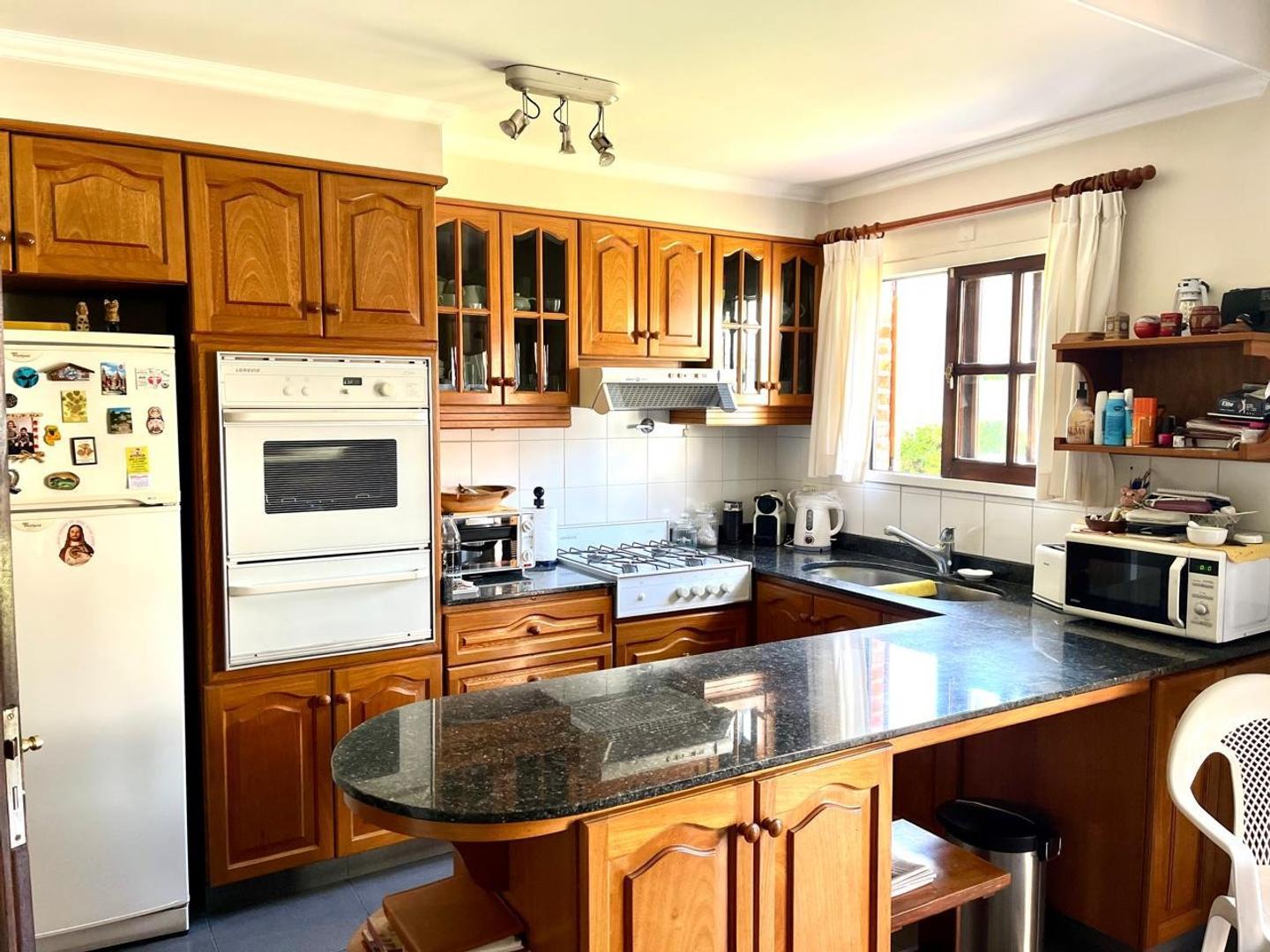 Casa 3 ambientes con 2 baños