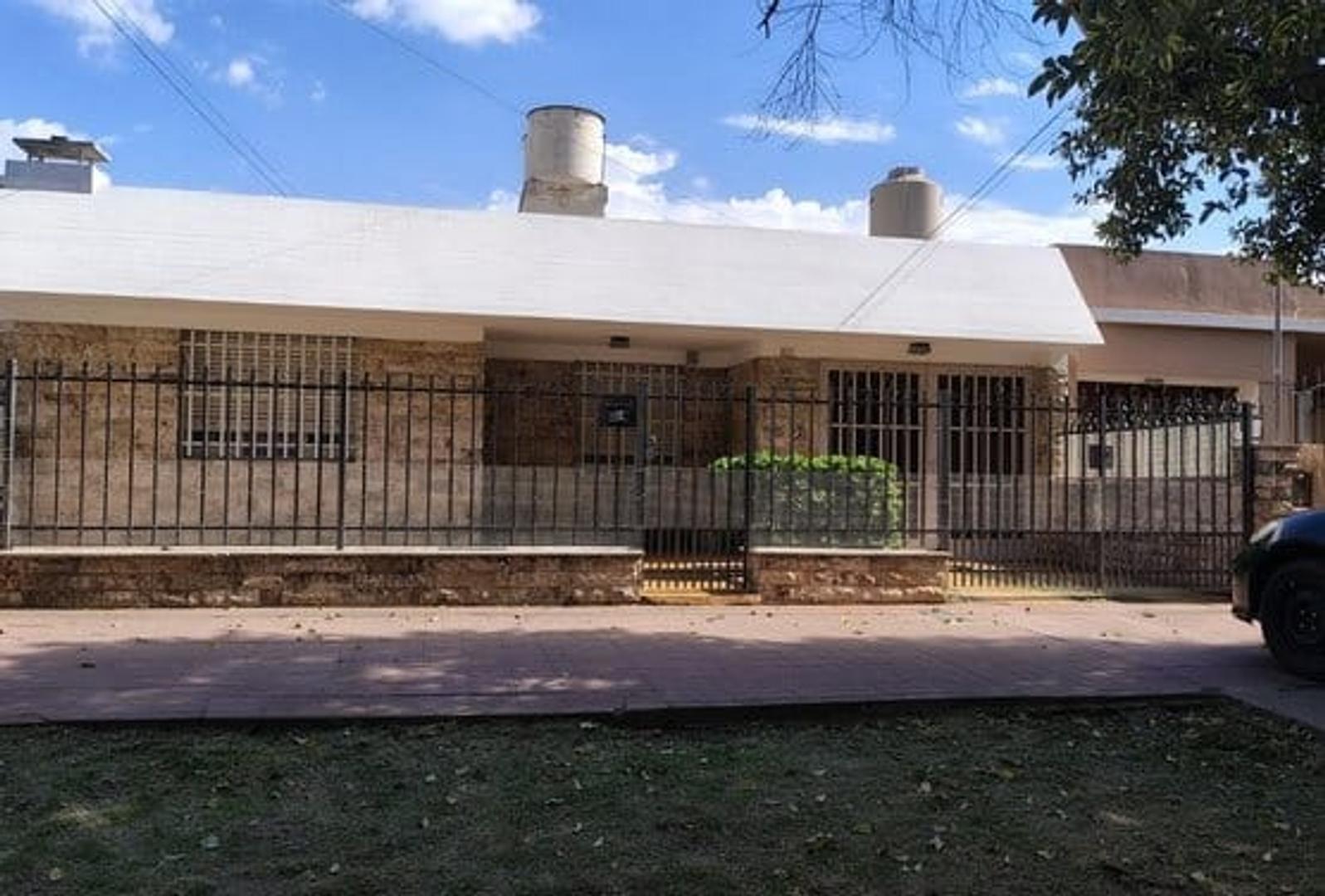 CASA EN VENTA 2 DORMITORIOS – ALTA CÓRDOBA PILETA + QUINCHO