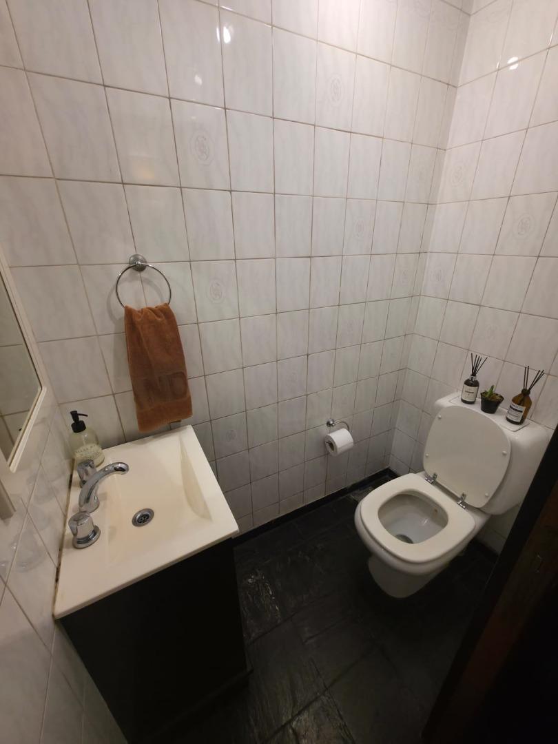 Casa en 2 plantas en excelente estado con cochera 10.42x8.55