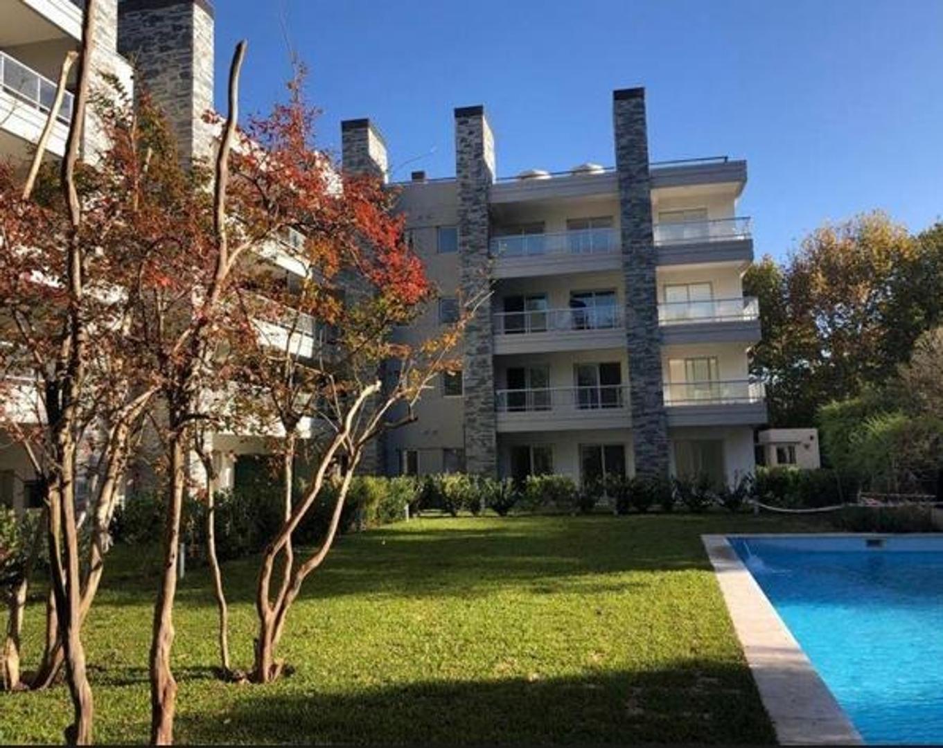 VENTA  Departamento  3 ambientes con pileta zoom cochera