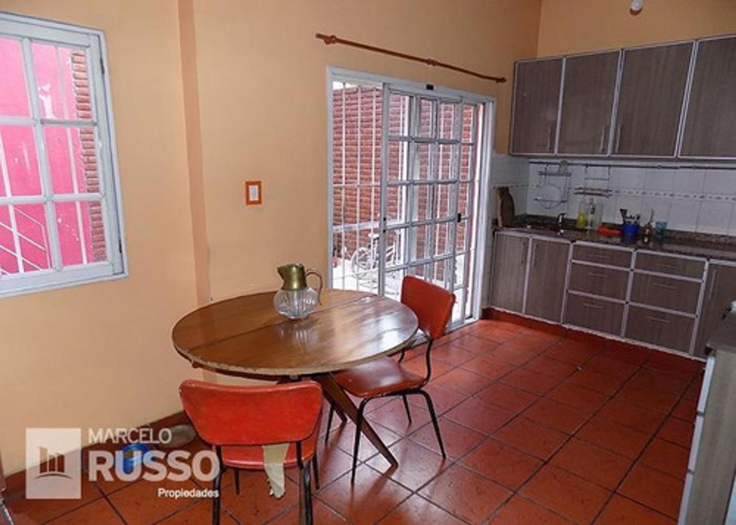 Depto Tipo Casa 3 ambientes con 2 baños