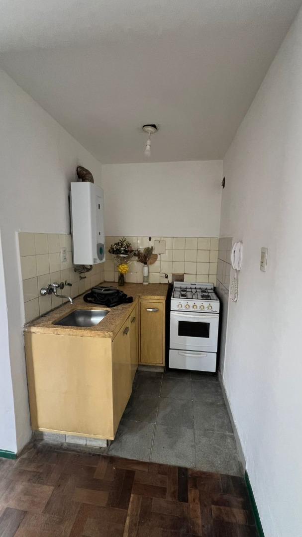 VENDO Departamento 2 Dormitorios y Patio - B° Centro