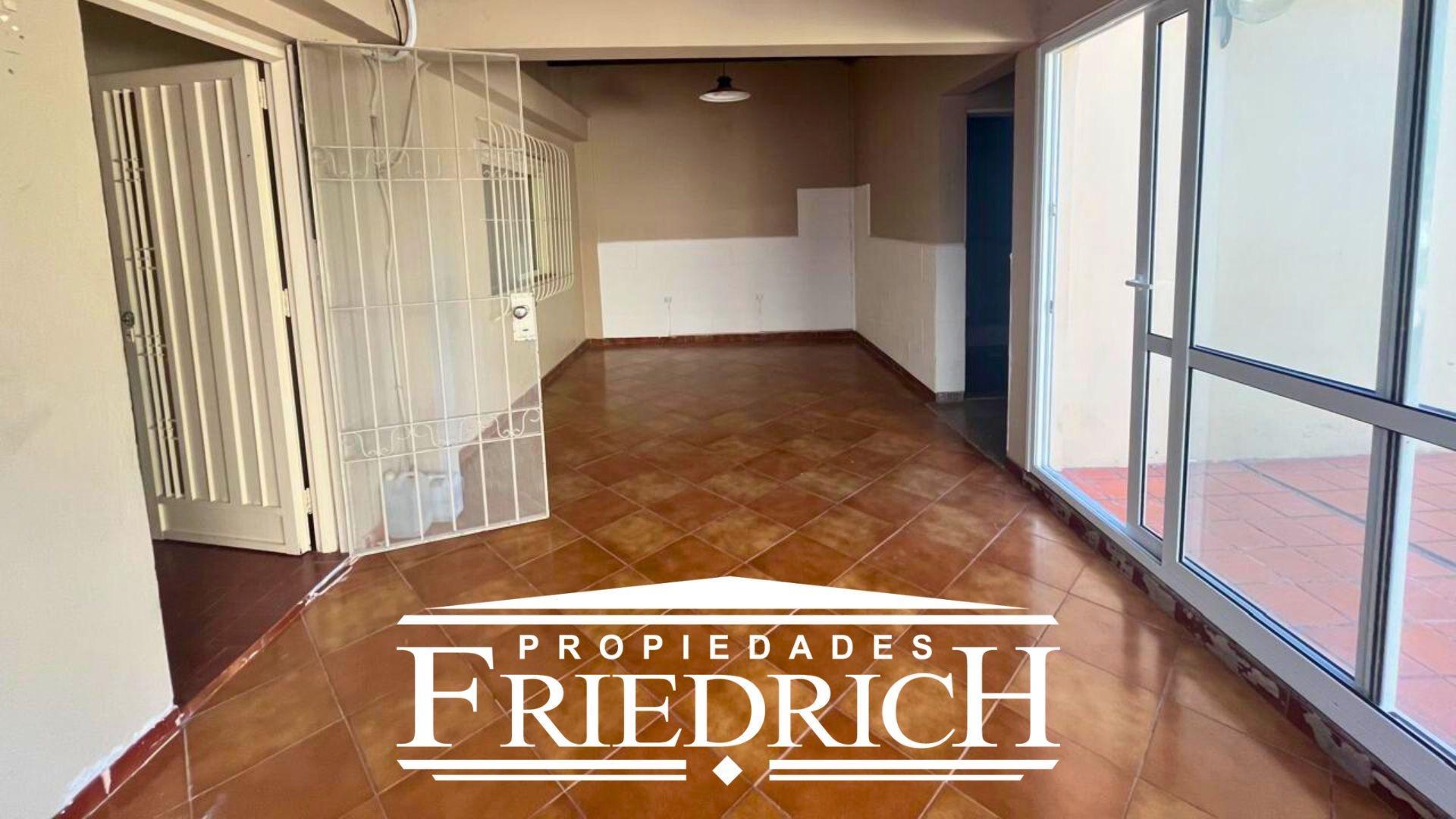 Casa 4 ambientes con 2 baños