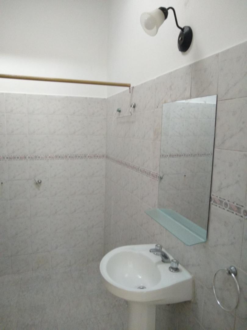 Casa en Alquiler con 1 cochera